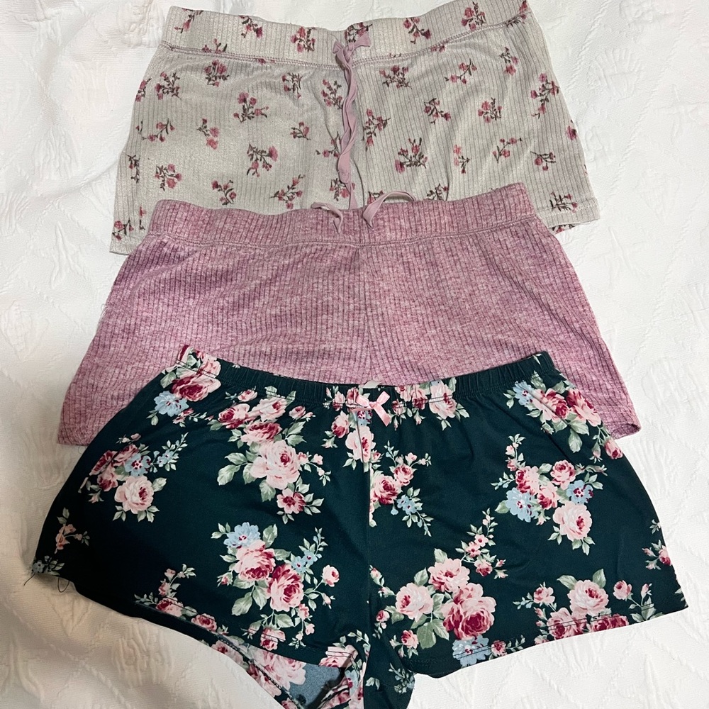 Size medium 3 pairs of lounge shorts by Laura Ashley size medium. All included.